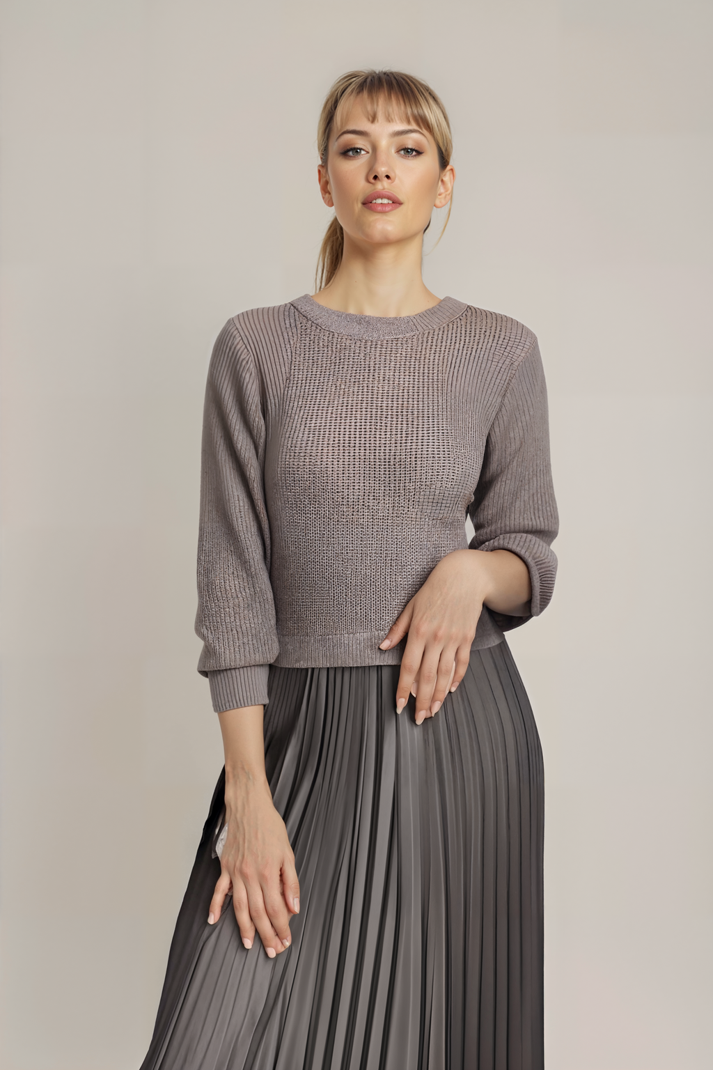 Isabella ™ - Sweter dzianinowy i plisowana spódnica satynowa