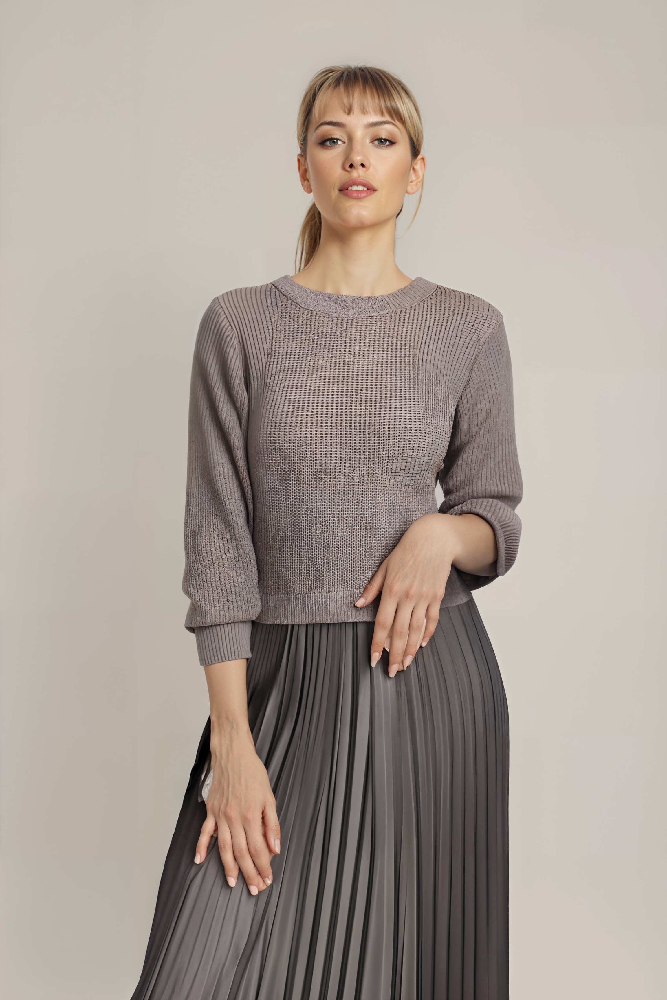 Isabella ™ - Sweter dzianinowy i plisowana spódnica satynowa