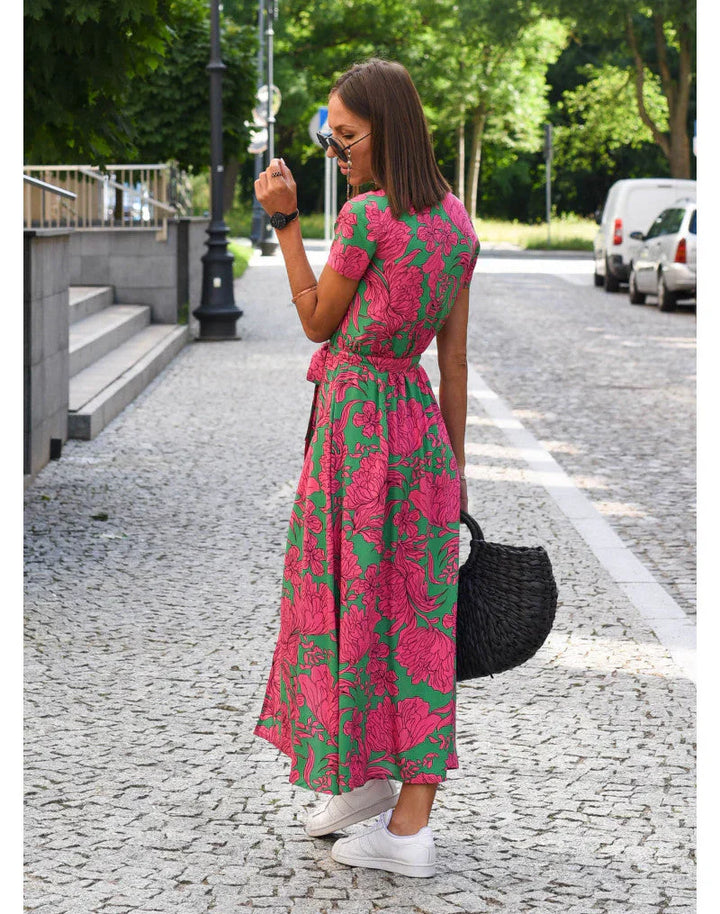 Ameline | Elegant V-neck dress with a shaping cut