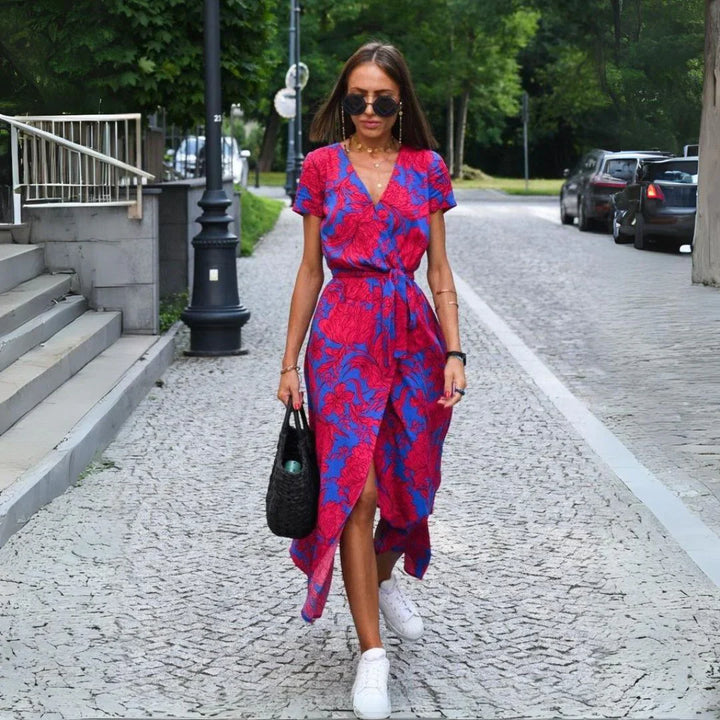 Ameline | Elegant V-neck dress with a shaping cut
